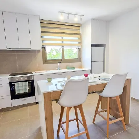 Olive Dunes * لارنكا